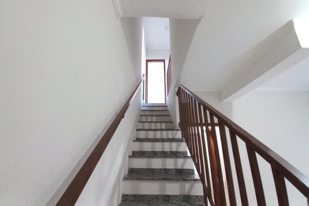 Casa à venda com 250m², 5 quartos e 4 vagasEscada