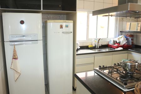 Casa à venda com 300m², 4 quartos e 4 vagasCozinha