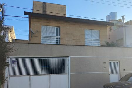 Casa à venda com 300m², 4 quartos e 4 vagasFachada