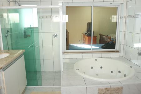 Casa à venda com 300m², 4 quartos e 4 vagasBanheiro da Suíte 1