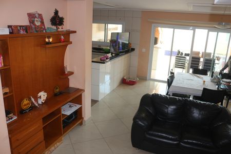 Casa à venda com 300m², 4 quartos e 4 vagasSala