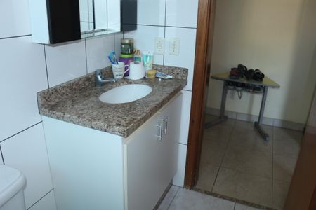 Casa à venda com 300m², 4 quartos e 4 vagasBanheiro da Suíte 2