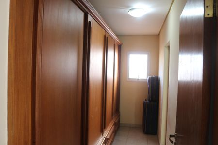 Casa à venda com 300m², 4 quartos e 4 vagasCloset da suíte 1