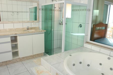 Casa à venda com 300m², 4 quartos e 4 vagasBanheiro da Suíte 1