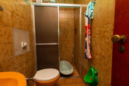 Casa à venda com 235m², 5 quartos e 4 vagas Casa à venda com 235m², 5 quartos e 4 vagasCasa 2 - Banheiro