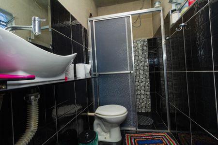 Casa à venda com 235m², 5 quartos e 4 vagas Casa à venda com 235m², 5 quartos e 4 vagasCasa 1 - Banheiro