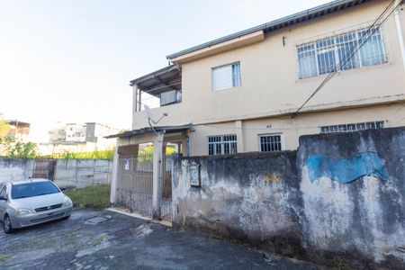 Casa à venda com 235m², 5 quartos e 4 vagas Casa à venda com 235m², 5 quartos e 4 vagasFachada