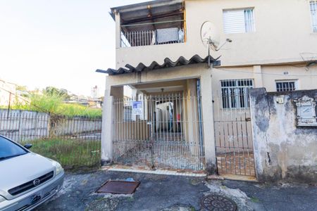 Casa à venda com 235m², 5 quartos e 4 vagas Casa à venda com 235m², 5 quartos e 4 vagasFachada
