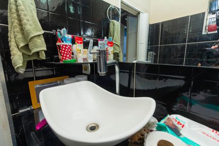 Casa à venda com 235m², 5 quartos e 4 vagas Casa à venda com 235m², 5 quartos e 4 vagasCasa 1 - Banheiro