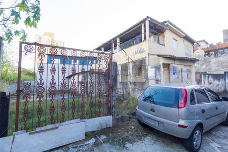 Casa à venda com 235m², 5 quartos e 4 vagas Casa à venda com 235m², 5 quartos e 4 vagasFachada