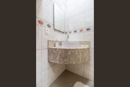 Casa de condomínio à venda com 420m², 5 quartos e 4 vagas Casa de condomínio à venda com 420m², 5 quartos e 4 vagasLavabo