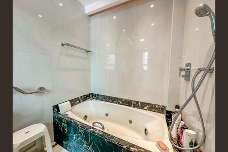 Apartamento à venda com 150m², 3 quartos e 1 vagaBanheiro da Suíte 1