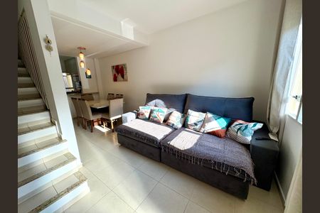 Casa de condomínio à venda com 74m², 2 quartos e 2 vagas Casa de condomínio à venda com 74m², 2 quartos e 2 vagasSala