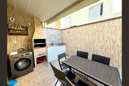 Casa de condomínio à venda com 74m², 2 quartos e 2 vagas Casa de condomínio à venda com 74m², 2 quartos e 2 vagasÁrea de Serviço e Quintal