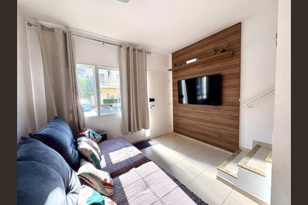 Casa de condomínio à venda com 74m², 2 quartos e 2 vagas Casa de condomínio à venda com 74m², 2 quartos e 2 vagasSala