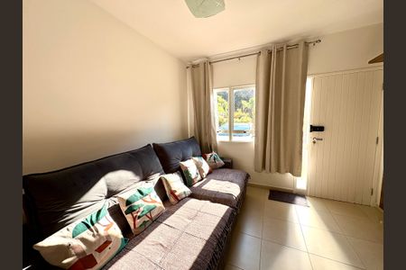 Casa de condomínio à venda com 74m², 2 quartos e 2 vagas Casa de condomínio à venda com 74m², 2 quartos e 2 vagasSala