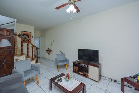 Casa à venda com 141m², 3 quartos e 2 vagas Casa à venda com 141m², 3 quartos e 2 vagasSala