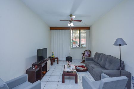 Casa à venda com 141m², 3 quartos e 2 vagas Casa à venda com 141m², 3 quartos e 2 vagasSala