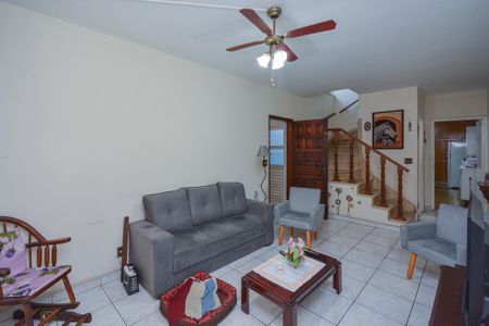 Casa à venda com 141m², 3 quartos e 2 vagas Casa à venda com 141m², 3 quartos e 2 vagasSala