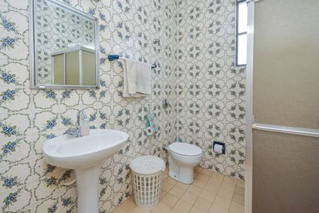 Casa à venda com 141m², 3 quartos e 2 vagas Casa à venda com 141m², 3 quartos e 2 vagasBanheiro 2