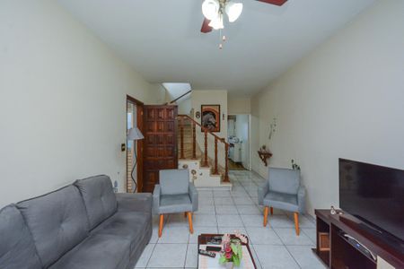 Casa à venda com 141m², 3 quartos e 2 vagas Casa à venda com 141m², 3 quartos e 2 vagasSala