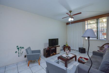 Casa à venda com 141m², 3 quartos e 2 vagas Casa à venda com 141m², 3 quartos e 2 vagasSala