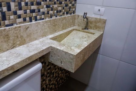 Casa à venda com 180m², 3 quartos e 1 vaga Casa à venda com 180m², 3 quartos e 1 vagaBanheiro