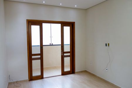 Casa à venda com 180m², 3 quartos e 1 vaga Casa à venda com 180m², 3 quartos e 1 vagaSala
