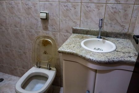 Casa à venda com 180m², 3 quartos e 1 vaga Casa à venda com 180m², 3 quartos e 1 vagaBanheiro 2