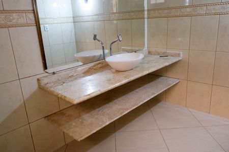 Casa à venda com 180m², 3 quartos e 1 vaga Casa à venda com 180m², 3 quartos e 1 vagaBanheiro da Suíte 2