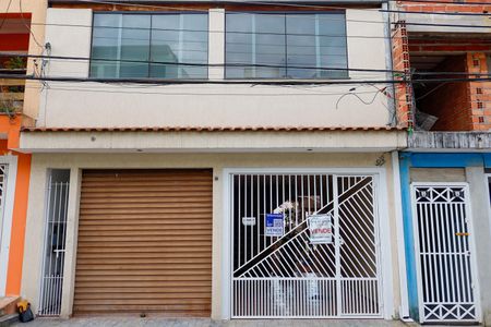 Casa à venda com 180m², 3 quartos e 1 vaga Casa à venda com 180m², 3 quartos e 1 vagaFachada