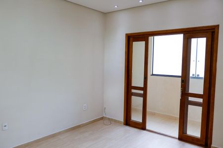 Casa à venda com 180m², 3 quartos e 1 vaga Casa à venda com 180m², 3 quartos e 1 vagaSala