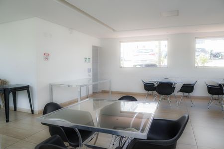 Apartamento à venda com 48m², 2 quartos e 1 vaga Apartamento à venda com 48m², 2 quartos e 1 vagaÁrea comum - Salão de festas