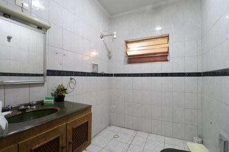 Casa para alugar com 250m², 3 quartos e 3 vagasBanheiro Social