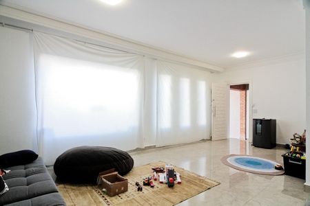 Casa à venda com 290m², 4 quartos e 3 vagas Casa à venda com 290m², 4 quartos e 3 vagasSala