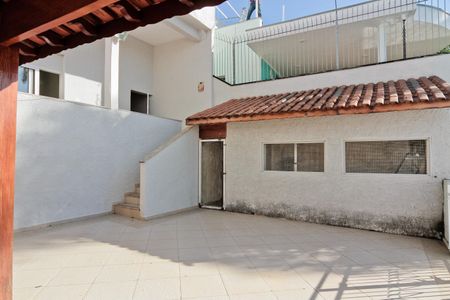 Casa à venda com 290m², 4 quartos e 3 vagas Casa à venda com 290m², 4 quartos e 3 vagasÁrea externa