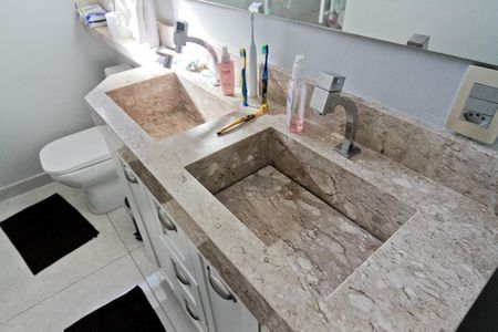 Casa à venda com 290m², 4 quartos e 3 vagas Casa à venda com 290m², 4 quartos e 3 vagasBanheiro da Suíte