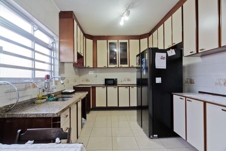Casa à venda com 290m², 4 quartos e 3 vagas Casa à venda com 290m², 4 quartos e 3 vagasCozinha