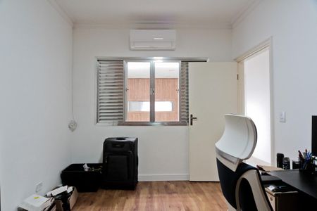 Casa à venda com 290m², 4 quartos e 3 vagas Casa à venda com 290m², 4 quartos e 3 vagasQuarto 2