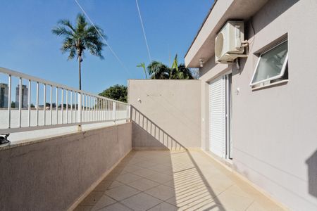 Casa à venda com 290m², 4 quartos e 3 vagas Casa à venda com 290m², 4 quartos e 3 vagasÁrea de Serviço