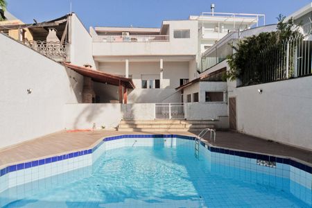 Casa à venda com 290m², 4 quartos e 3 vagas Casa à venda com 290m², 4 quartos e 3 vagasÁrea externa