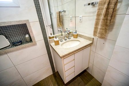 Apartamento à venda com 88m², 2 quartos e 2 vagasBanheiro da suíte