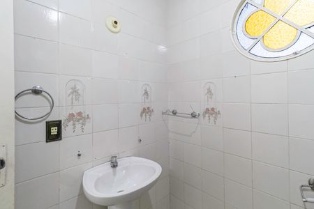 Casa à venda com 155m², 3 quartos e 3 vagasBanheiro social 1