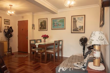 Apartamento à venda com 75m², 2 quartos e 2 vagasSala