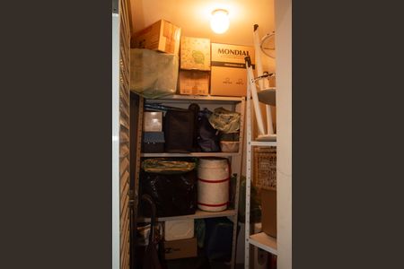 Apartamento à venda com 75m², 2 quartos e 2 vagasDepósito particular do andar