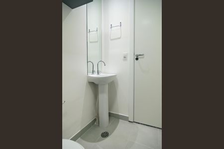 Studio para alugar com 24m², 0 quarto e sem vaga Studio para alugar com 24m², 0 quarto e sem vagaBanheiro