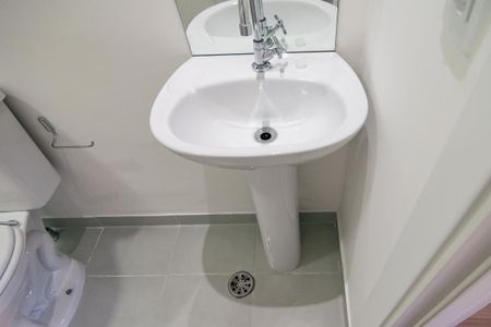 Studio para alugar com 24m², 0 quarto e sem vaga Studio para alugar com 24m², 0 quarto e sem vagaBanheiro
