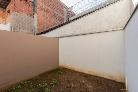 Casa para alugar com 72m², 2 quartos e 1 vaga Casa para alugar com 72m², 2 quartos e 1 vaga Quintal