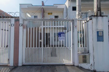 Casa para alugar com 72m², 2 quartos e 1 vaga Casa para alugar com 72m², 2 quartos e 1 vagaFachada