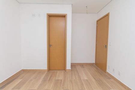 Apartamento à venda com 81m², 2 quartos e 2 vagasQuarto 2